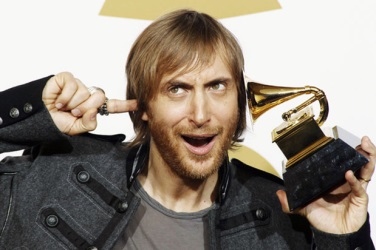 David Guetta feat Ne-Yo & Akon - Play Hard (Version 2013) David Guetta feat Ne-Yo & Akon - Play Hard (Version 2013)